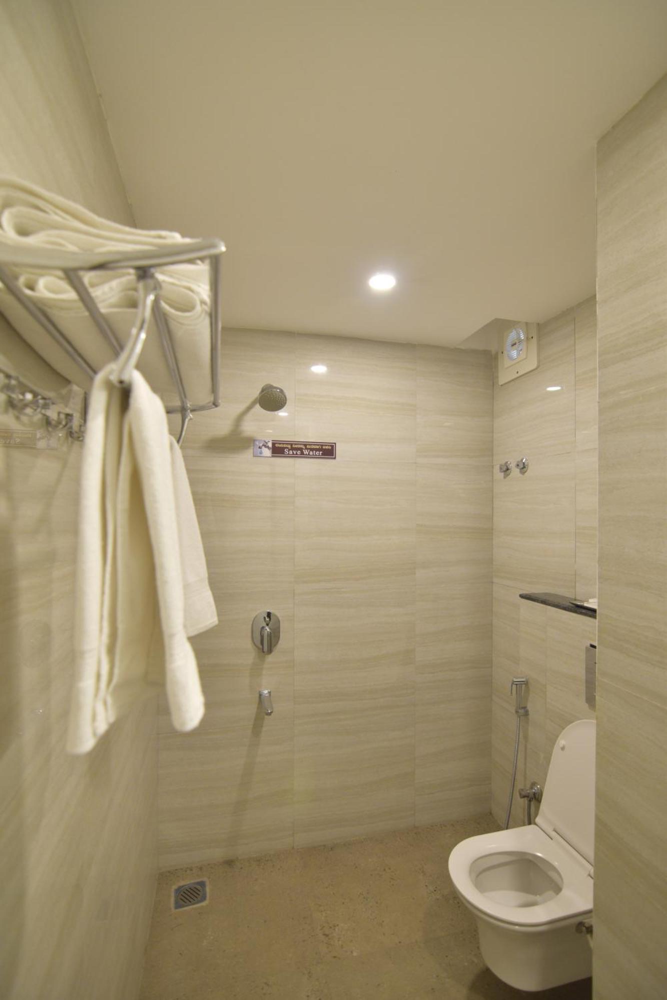 Hotel Dasya - Formerly Nice Stay The Business Hotel بنغالور الغرفة الصورة